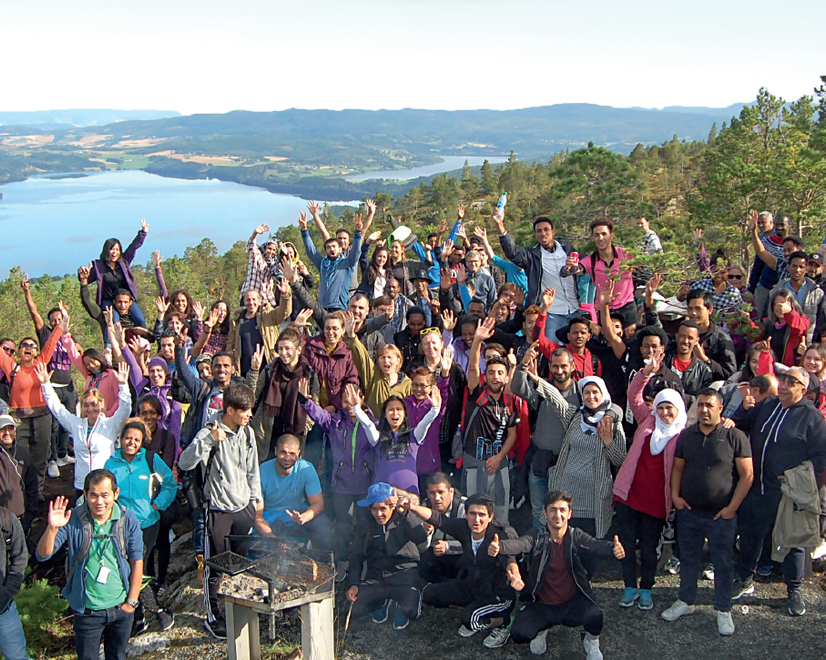 Utsnitt av bilde fra God i norsk 2. Innvandrere på tur.