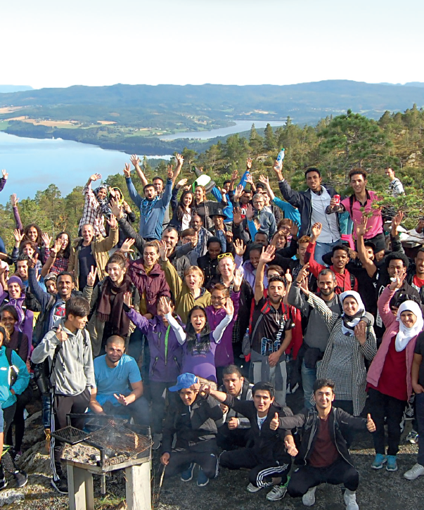 Utsnitt av bilde fra God i norsk 2. Innvandrere på tur.