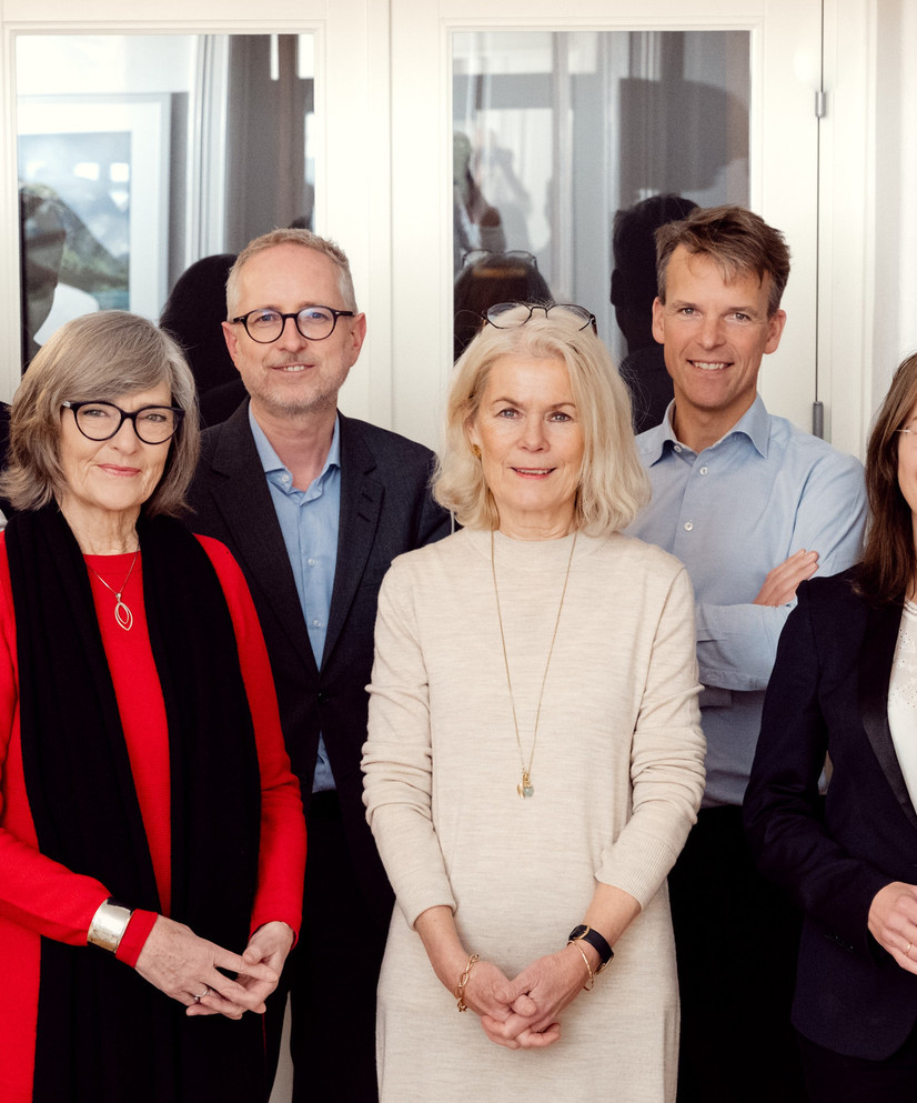 Dagens styre i Fritt Ord. Bak fra venstre: Sylo Taraku, Bård Vegar Solhjell (nestleder), Bjarne Kveim Lie, Frank Rossavik. Foran fra venstre: Kjerstin Gautestad Norheim, Grete Brochmann (leder), Anine Kierulf. FOTO: FRITT ORD / ILJA C. HENDEL