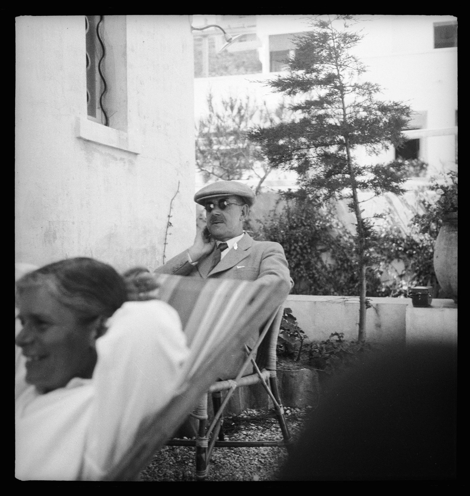 Katia og Thomas Mann i Lavandou i Frankrike, 1933. 