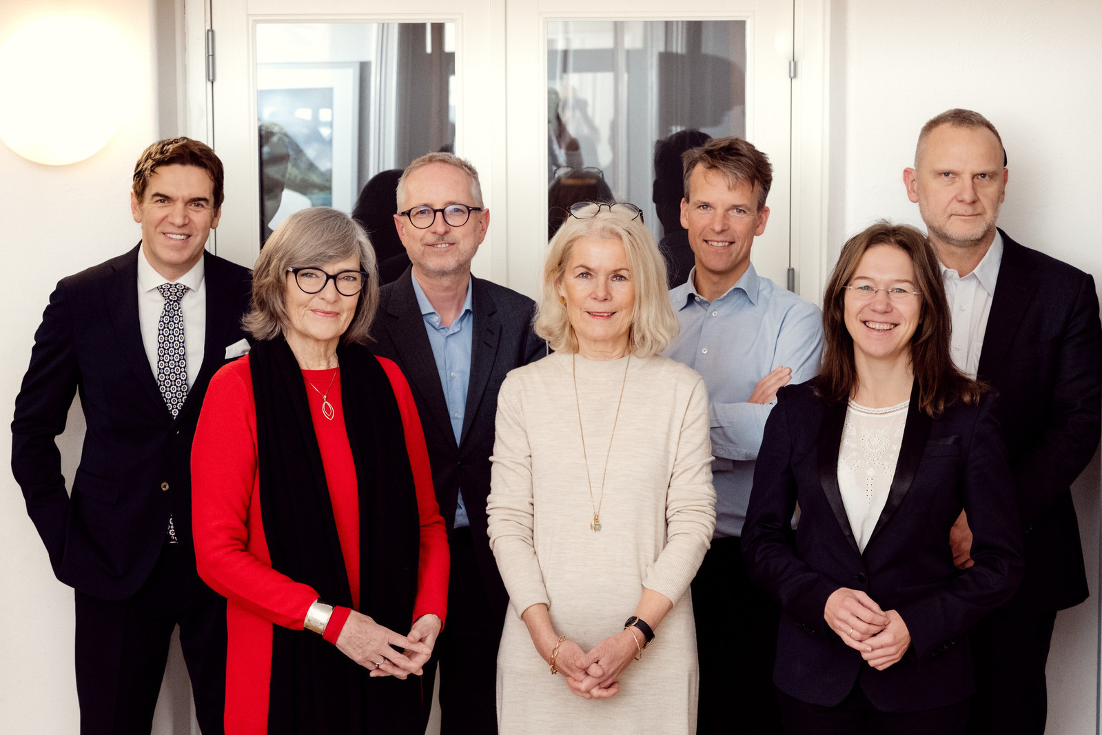 Dagens styre i Fritt Ord. Bak fra venstre: Sylo Taraku, Bård Vegar Solhjell (nestleder), Bjarne Kveim Lie, Frank Rossavik. Foran fra venstre: Kjerstin Gautestad Norheim, Grete Brochmann (leder), Anine Kierulf. FOTO: FRITT ORD / ILJA C. HENDEL