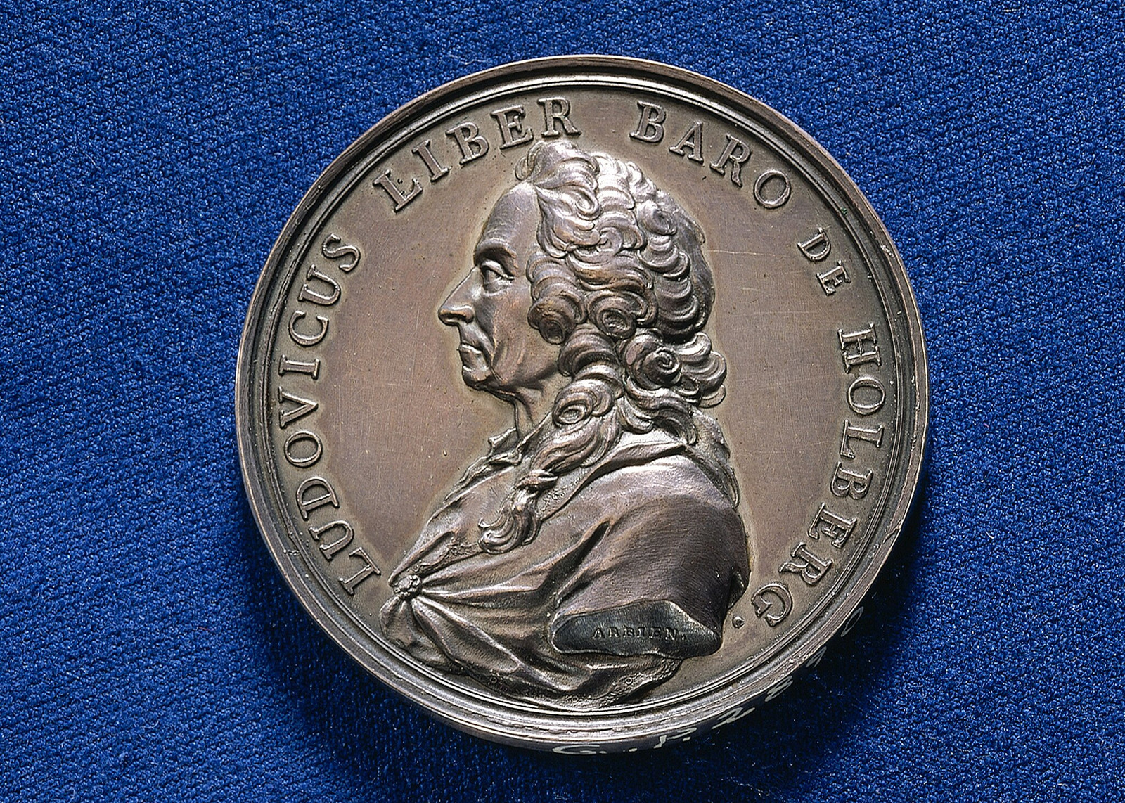 Bildet viser en Holberg-medalje fra 1757, som er en del av samlingen til Nationalmuseet i Danmark.