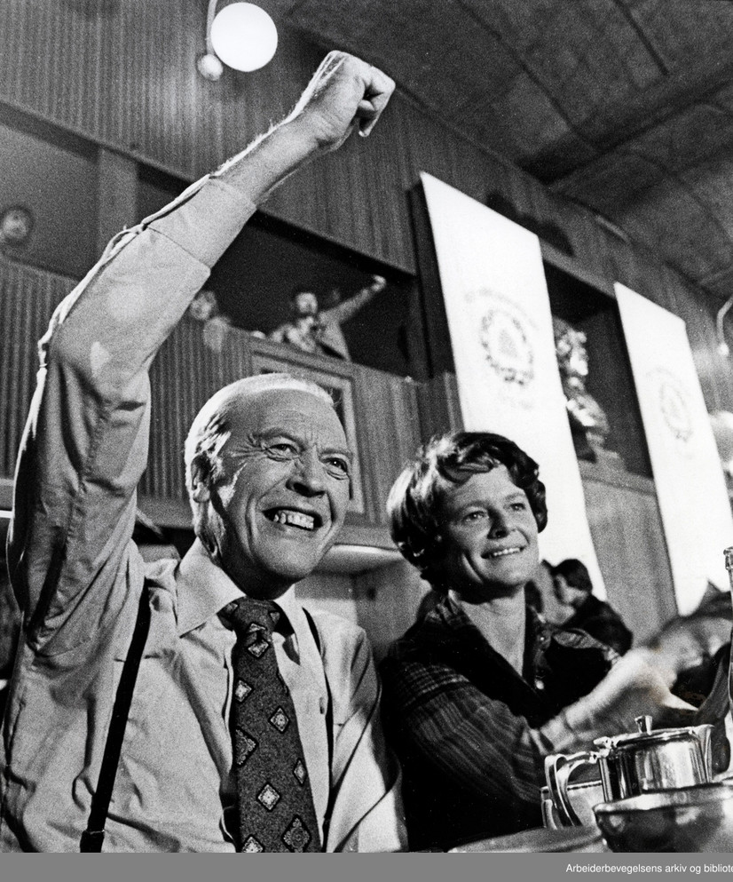 Odvar Nordli og Gro Harlem Brundtland i Samfundssalen på valdagen, september 1977.
FOTO: ARBARK